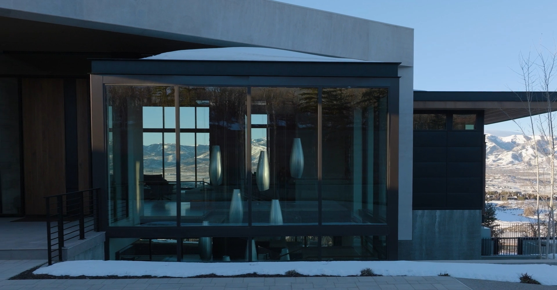 How_much_does_custom_aluminum_alloy_doors_and_wind