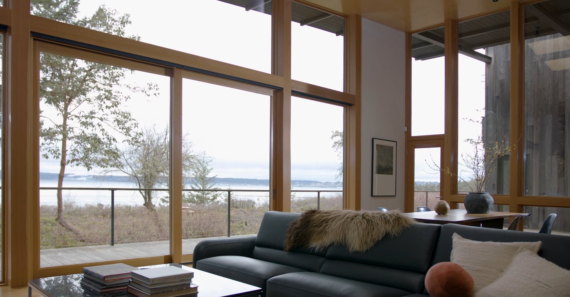 Aluminum_alloy_sliding_window_with_screen
